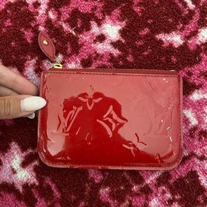 LOUIS VUITTON
Vernis Patent Leather Pouch